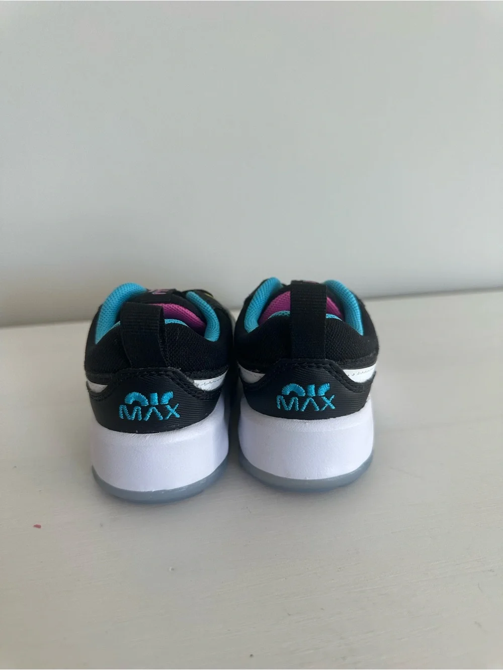 Nike Air Max Motif Black Blue Lightning Slip On Sneakers